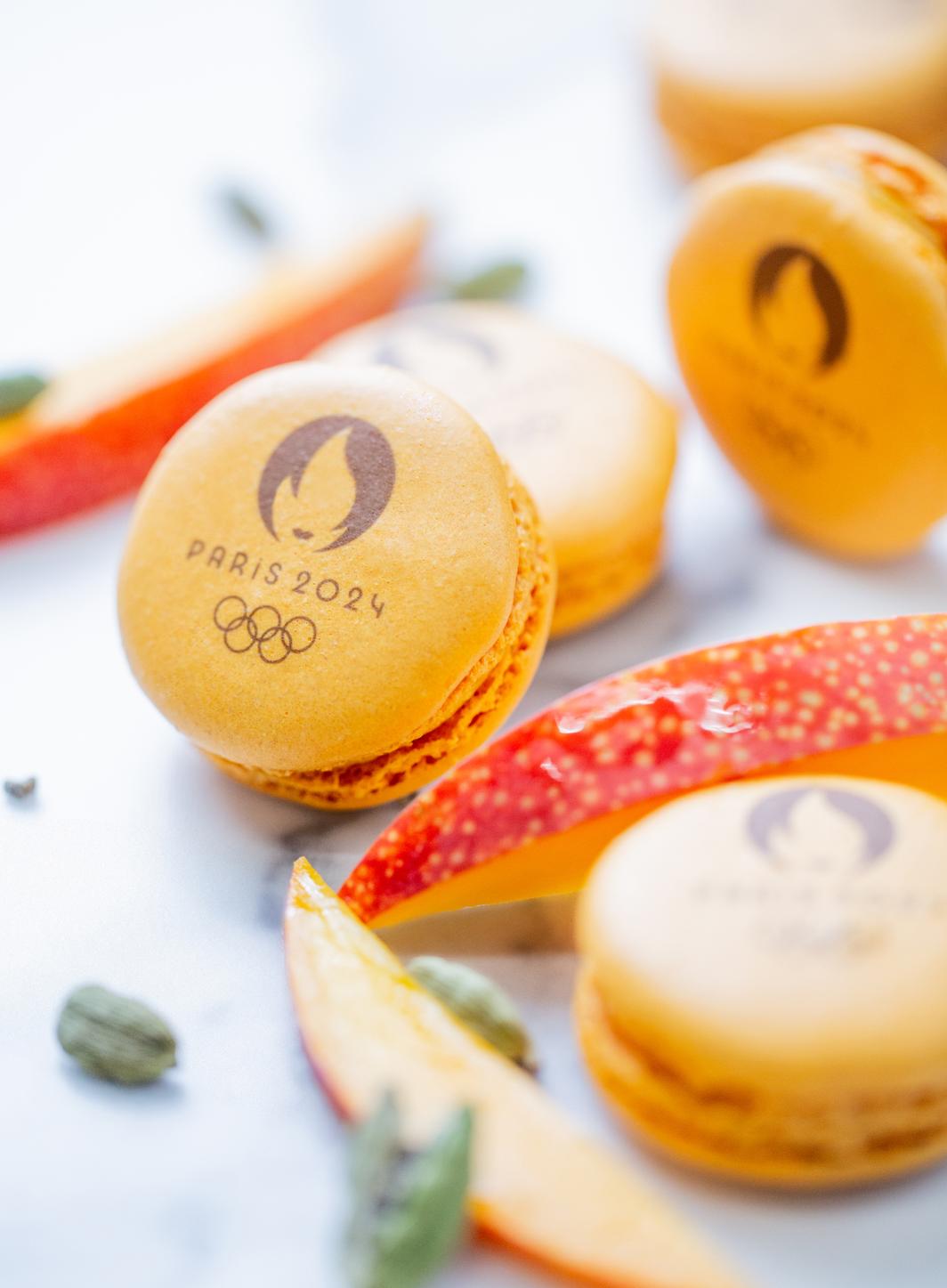 Ladurée sort une collection de nouveaux macarons pour les Jeux 2024.