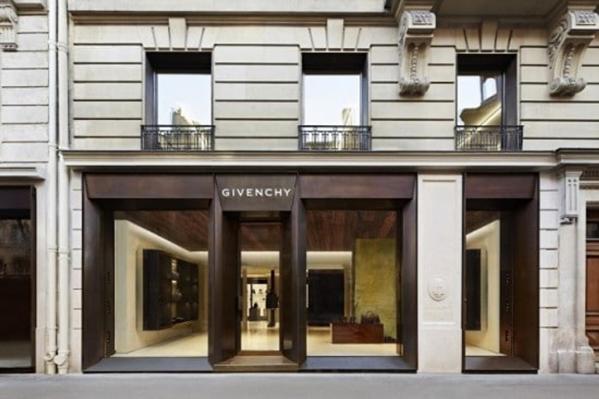 devanture concept Givenchy BHV Paris