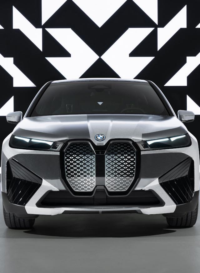 BMW führt die E-Ink-Technologie ein, um die Farbe des Autos zu ändern.