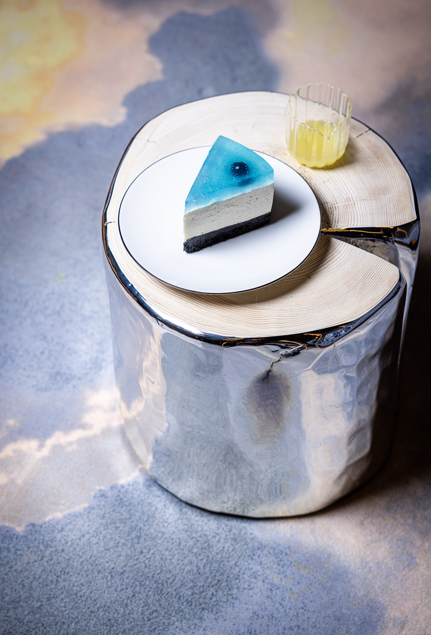 "Dessert Blu Cheesecake aux myrtilles et yuzu du Chef Vittorio Beltramelli servi au BLU Café Alpine."