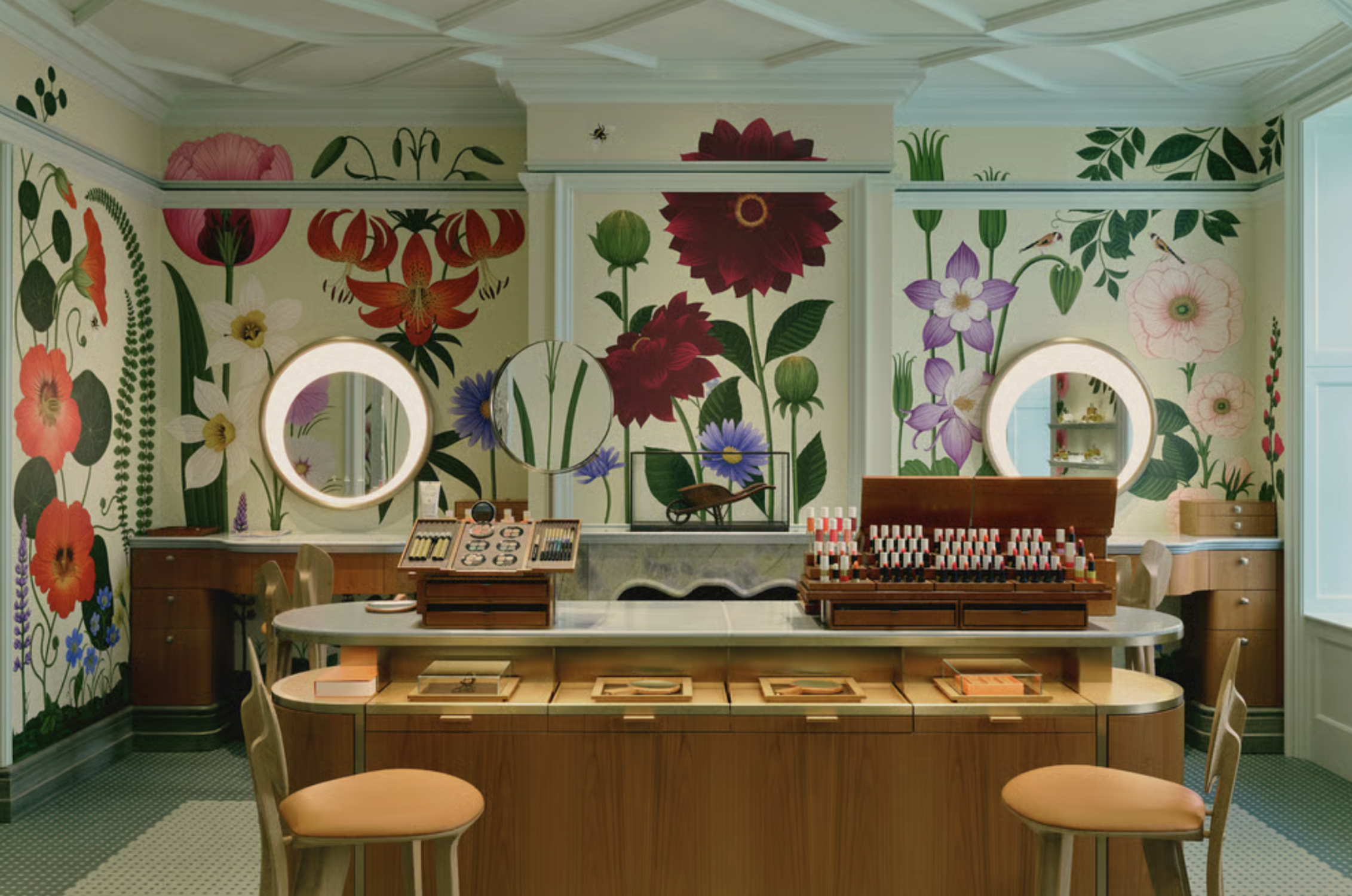 point de vente beauté et maquillage Hermès au sein de la Maison Hermès de New Bond Street, à Londres