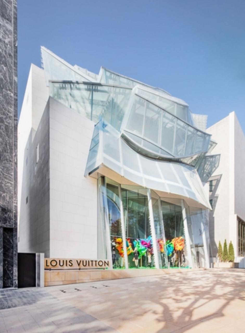Louis Vuitton ouvre un nouveau restaurant à Saint-Tropez !