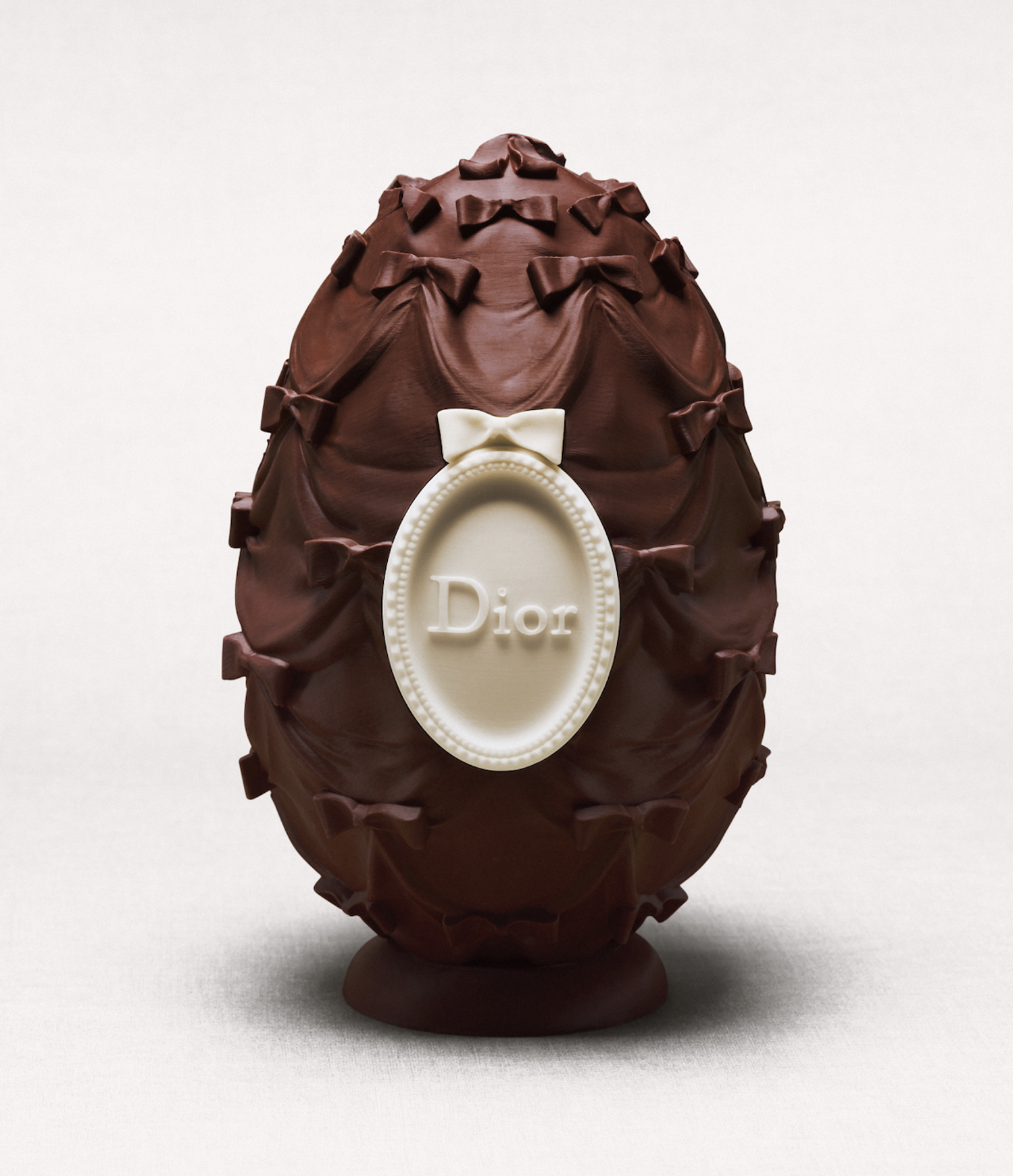 à quoi ressemble l'oeuf en chocolat de luxe imaginé par Yannick Alléno pour Dior en 2026 ?