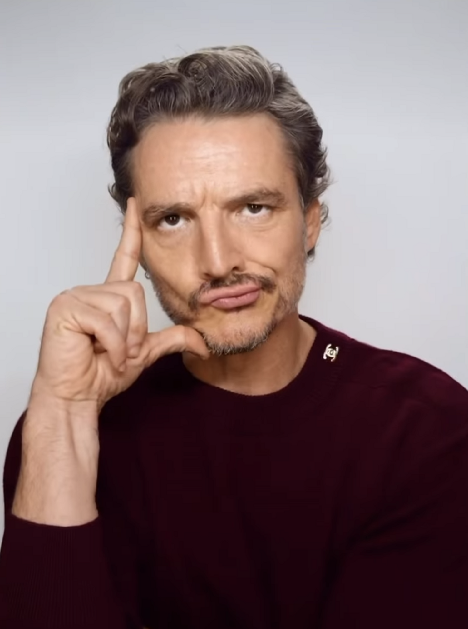 matthieu blazy et chanel recrutent pedro pascal comme ambassadeur