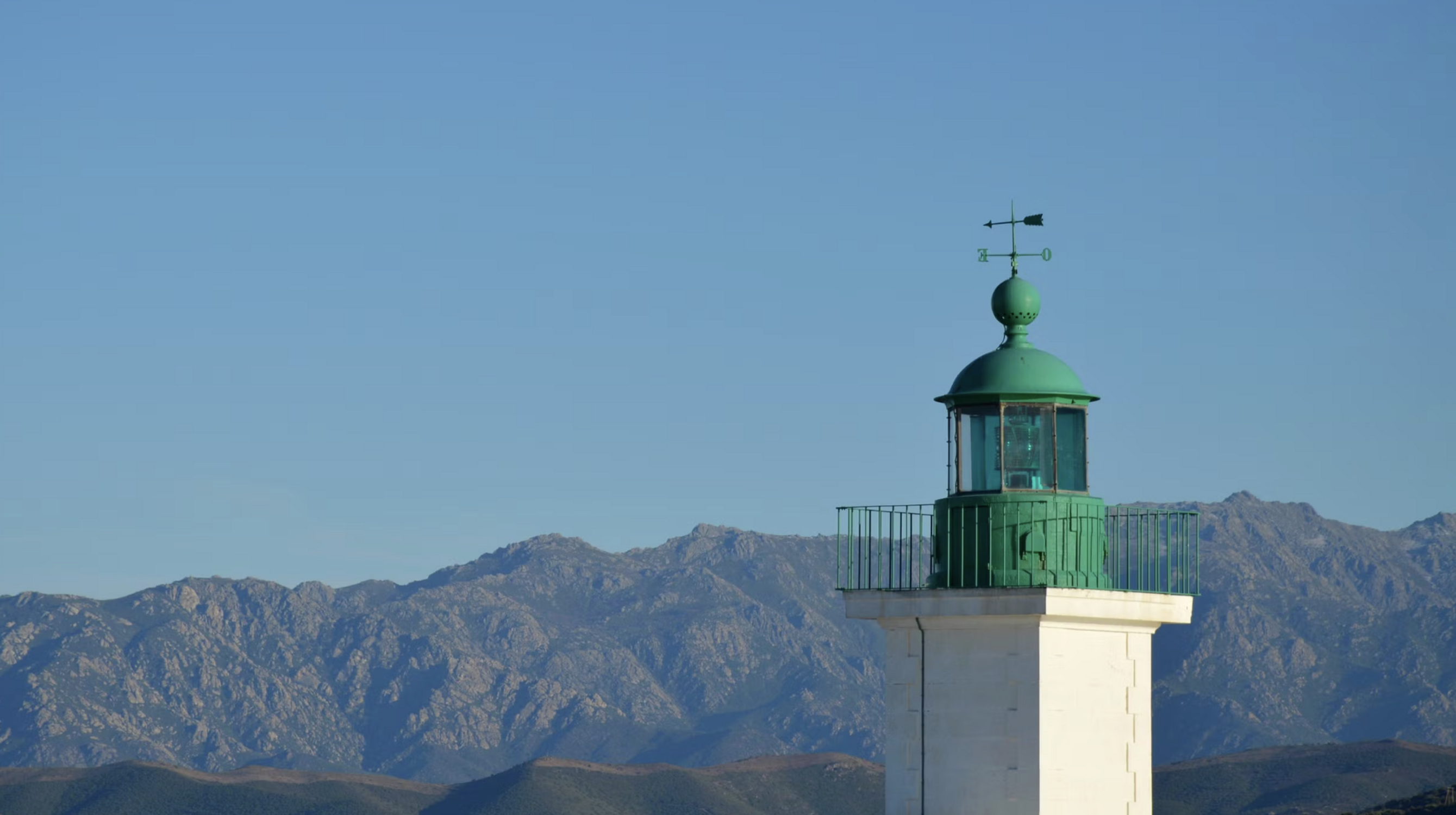 phare ile rousse en corse, lieu du defile jacquemus en juin 2026