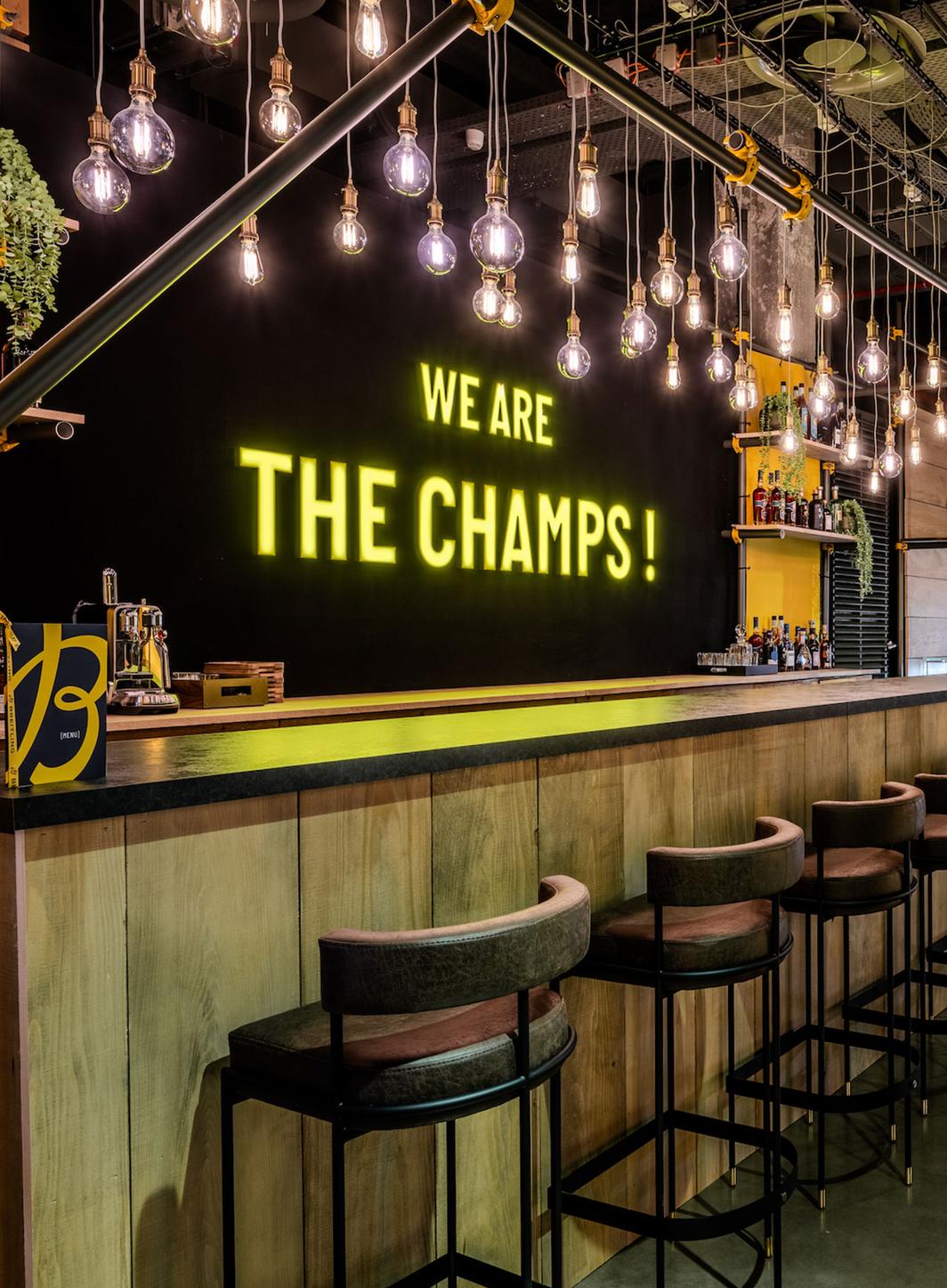 Bar et boutique pop-up : Breitling s’installe sur les Champs-Elysées