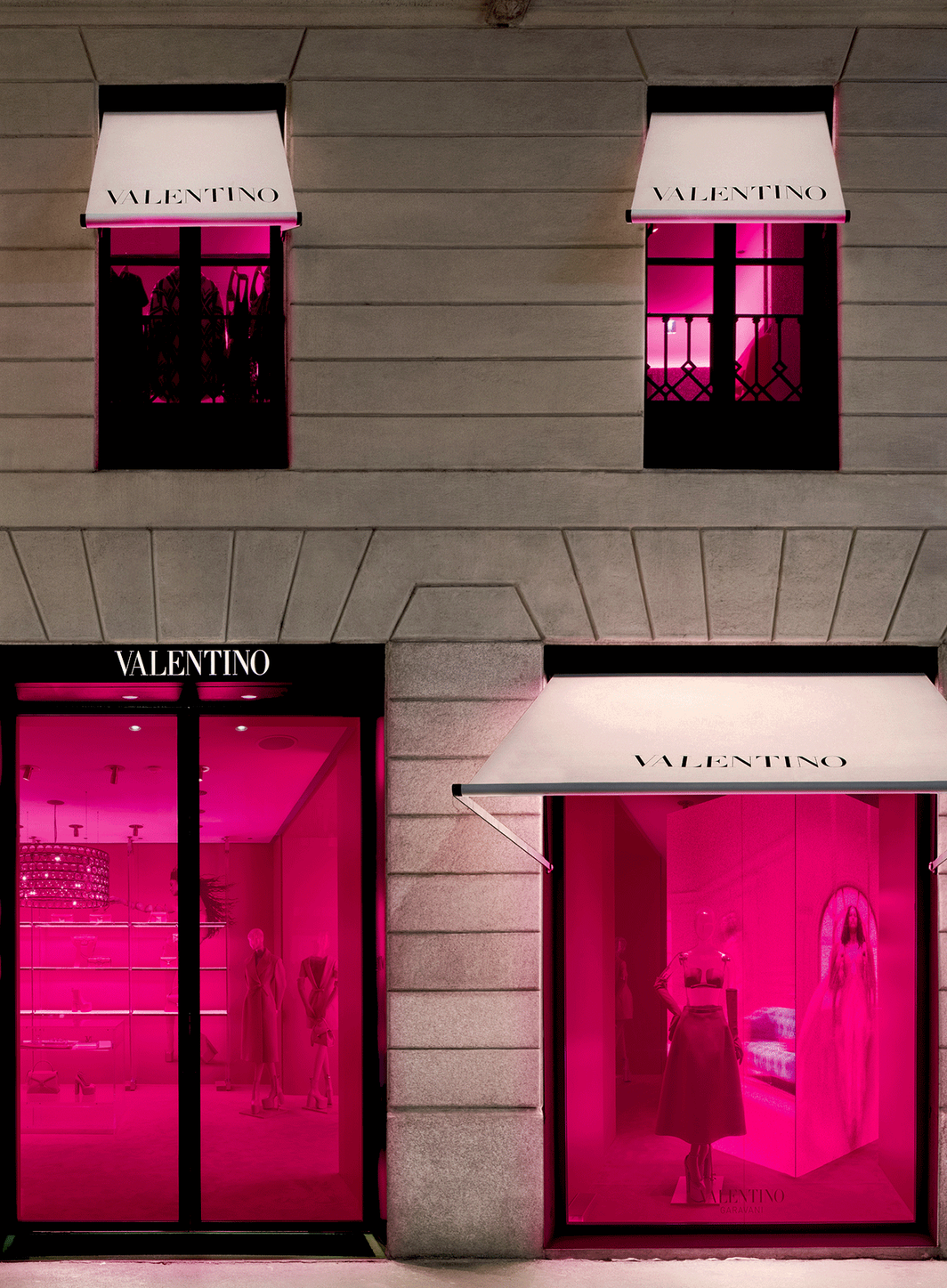 Valentino éteint les lumières.