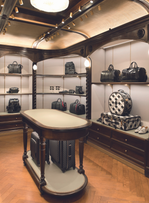 Gucci ouvre sa première boutique dédiée à l'univers du voyage.