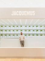 Jacquemus inaugure sa carte blanche aux Galeries Lafayette.
