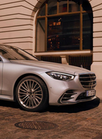 Mercedes-Benz compte renforcer sa présence dans le luxe.
