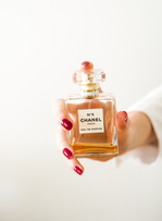 Les ventes de parfums haut de gamme en forte croissance en France.