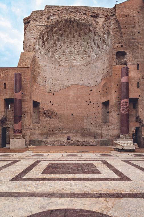 Fendi et le Parco Archeologico del Colosseo finalisent la restauration du Temple de Vénus et de Rome.