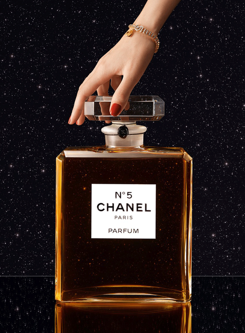 Chanel N°5 se décline en version XXL avec Baccarat.