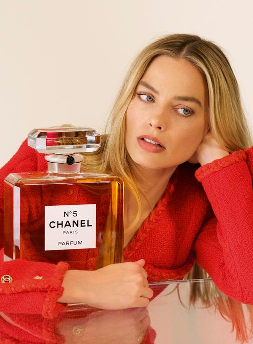 Chanel choisit Margot Robbie comme nouveau visage du parfum N°5