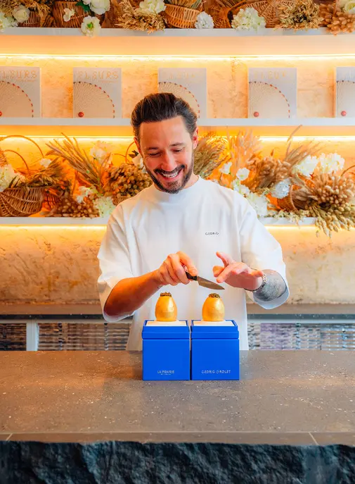 Cédric Grolet imagine une pâtisserie-création pour la marque de beauté La Prairie.