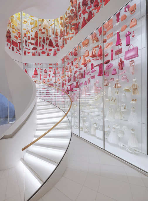 La Galerie Dior ouvre ses portes.