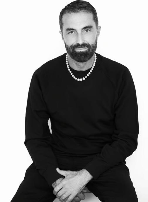 Giambattista Valli renoue avec son indépendance