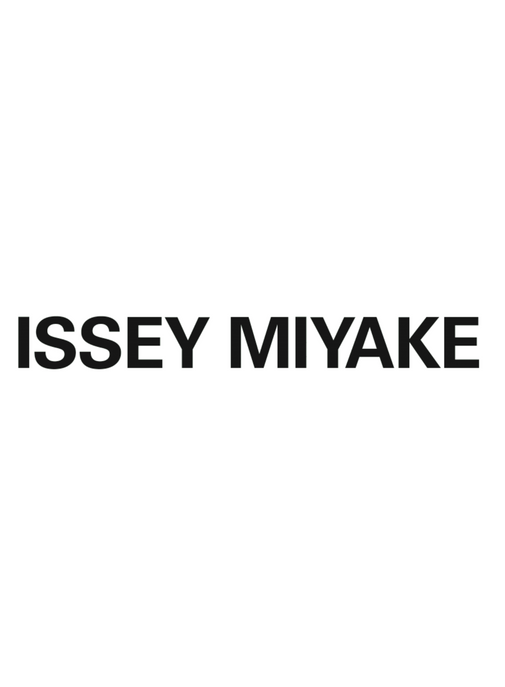 Disparition du couturier japonais Issey Miyake à l'âge de 84 ans.