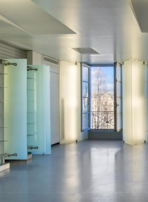 L'incroyable appartement parisien de Karl Lagerfeld mis aux enchères.