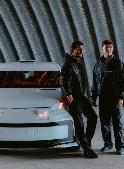 Alpine et Lacoste accélèrent avec une première collaboration entre mode et sport automobile