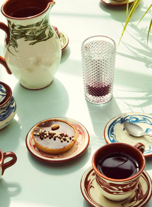 Le créateur Christian Louboutin ouvre un salon de thé en Bretagne.