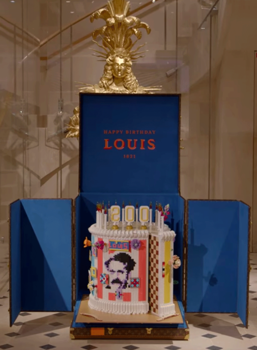 Louis Vuitton dévoile un gâteau anniversaire avec LEGO.