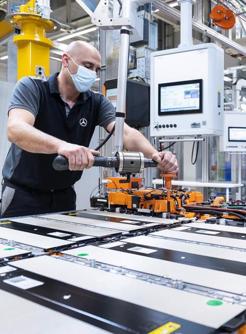 Mercedes-Benz : des voitures électriques à l'usine de recyclage de batteries.