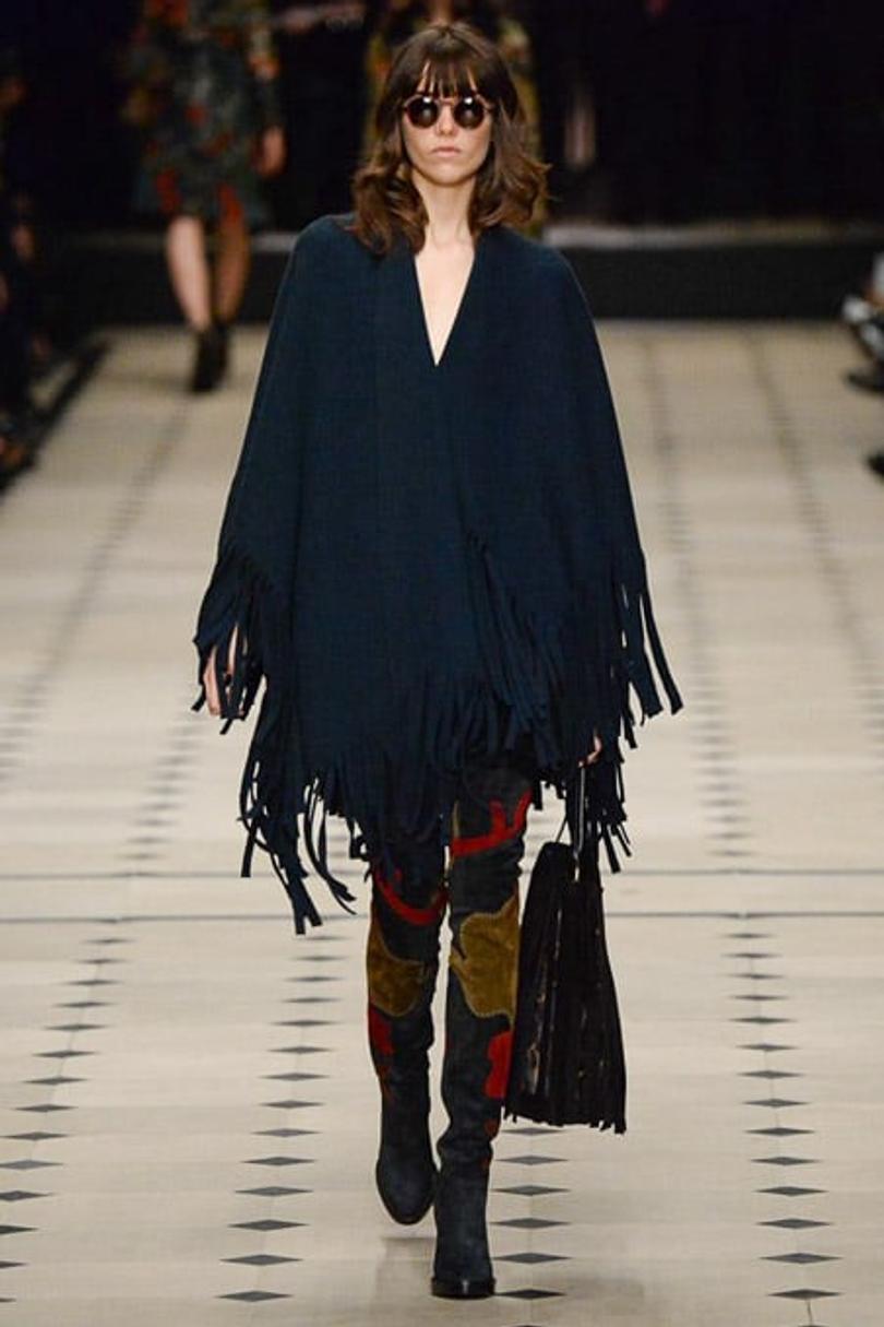poncho defile burberry mode londres fashion week cuissard motifs patchwork