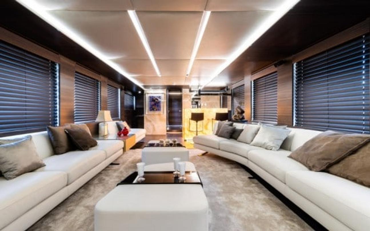 Intérieur yacht luxe Zahraa