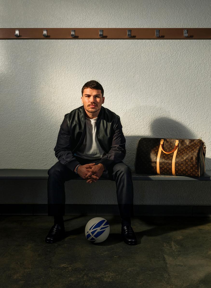 Antoine Dupont chez Louis Vuitton rugby et luxe