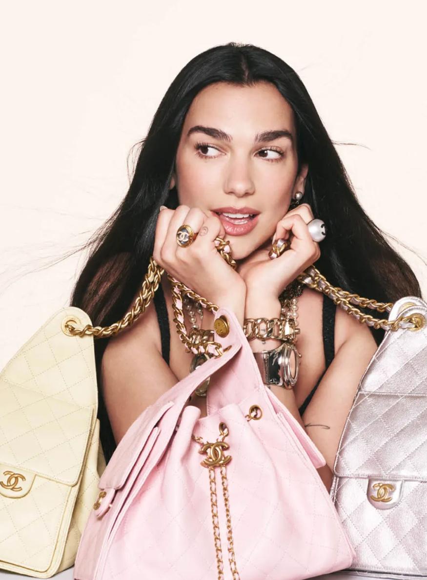 dua lipa ambassadrice mode de chanel sac 25