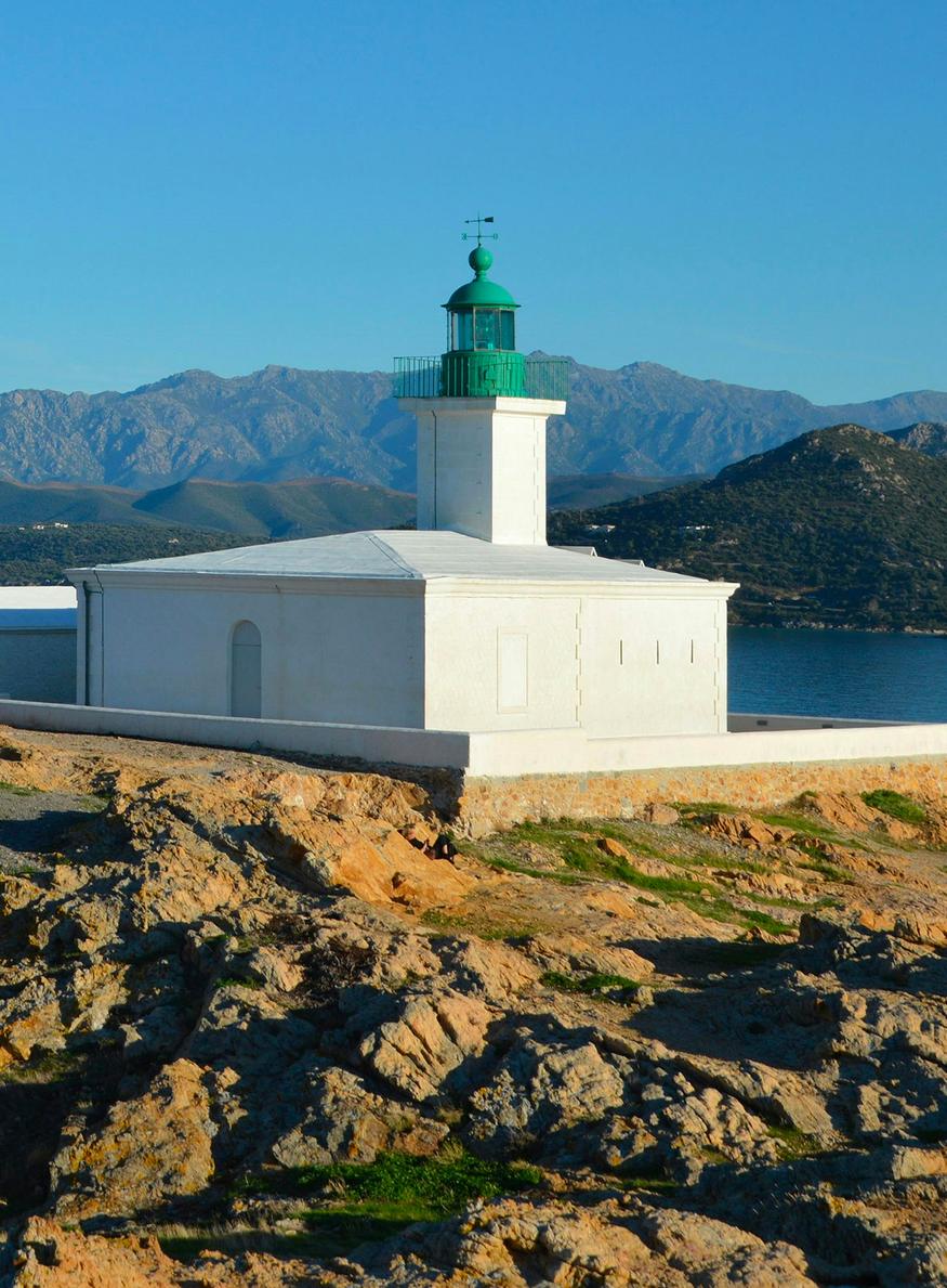 phare de la pietra, ile rousse, decor du defilé jacquemus en juin 2026